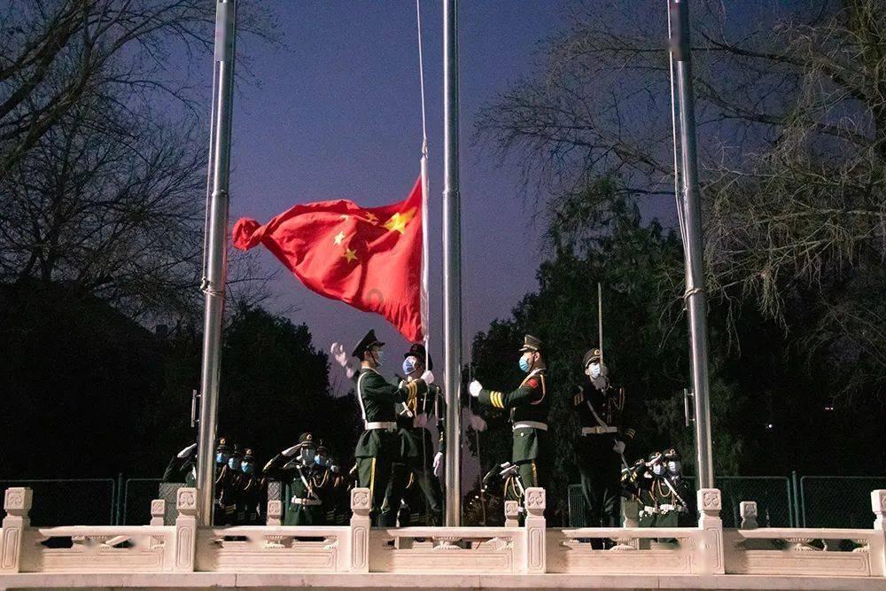 逃出平静乡村