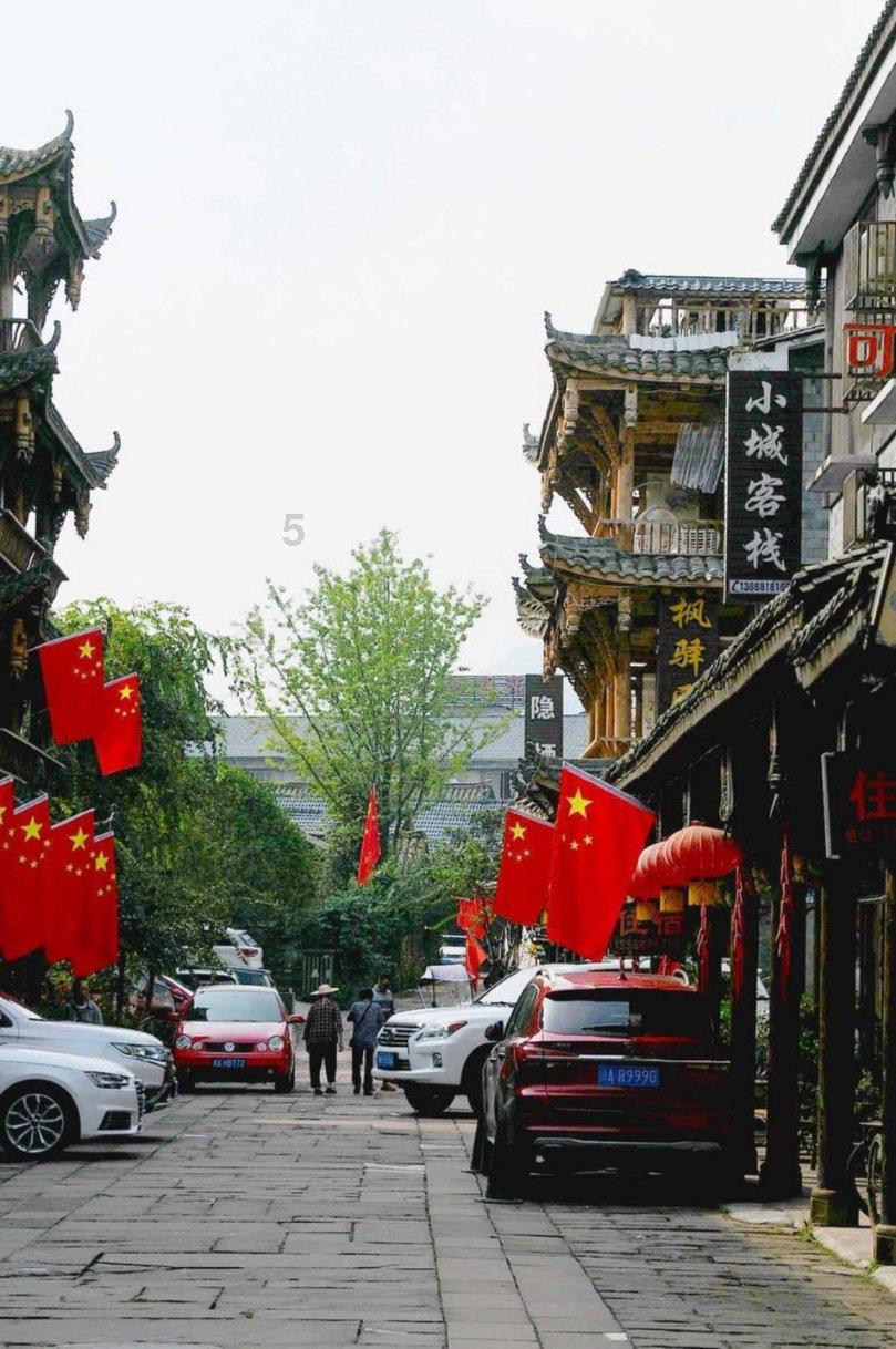 张艺兴穿搭也太帅气,这舞台真令人疯狂,难怪一出场哇声一片